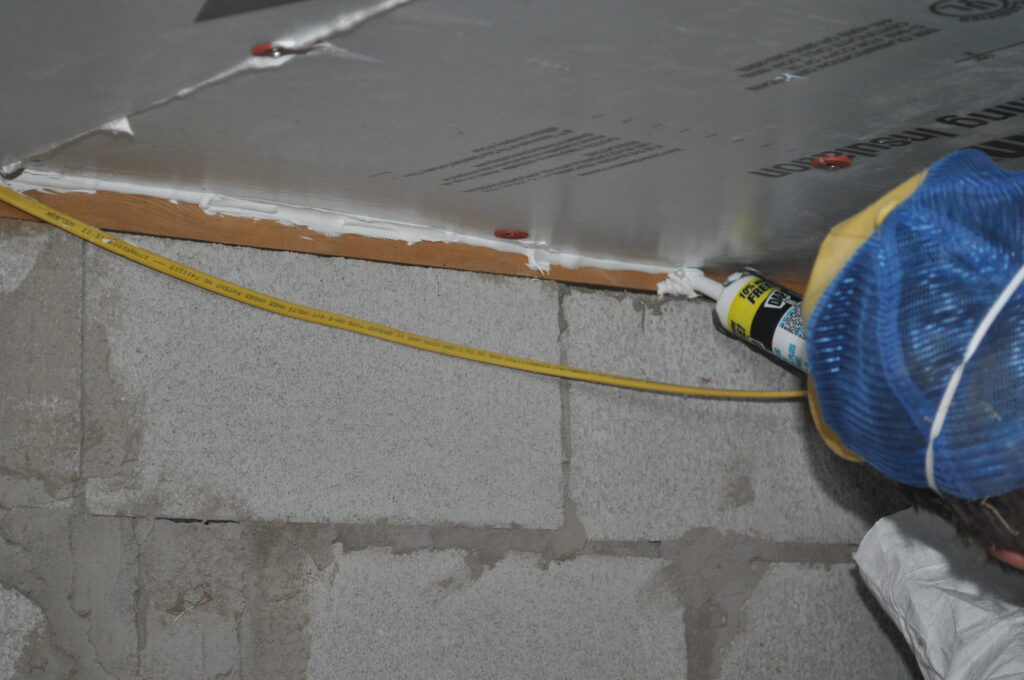 Crawl Space Encapsulation in Longmont, CO 3 Crawl Space Sealing - Longmont Insulation Pros - Go With the Pros